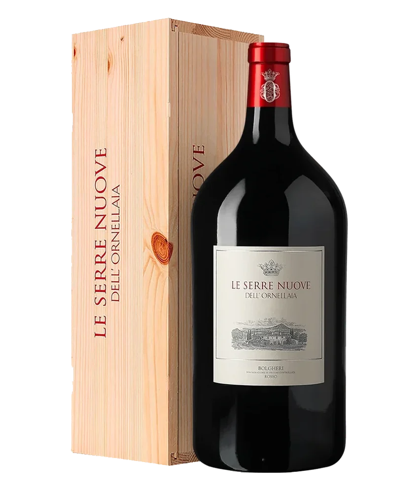 Le Serre Nuove dell’Ornellaia als bauchige Großflasche vor der Holzkiste